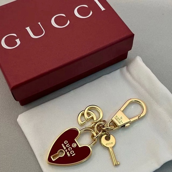 Gucci Red and Gold Heart Lock and Key Bag Charm with box included - Picture 2 of 6